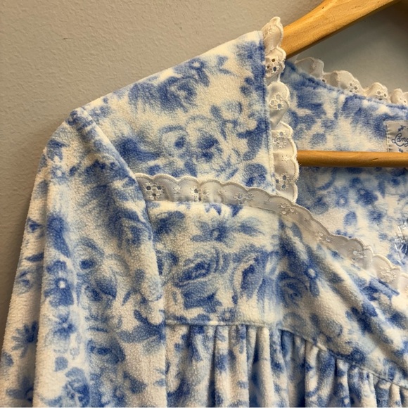 Lanz of Salzburg Medium Nightgown Fleece Blue White Floral Long Sleeve - Picture 2 of 10